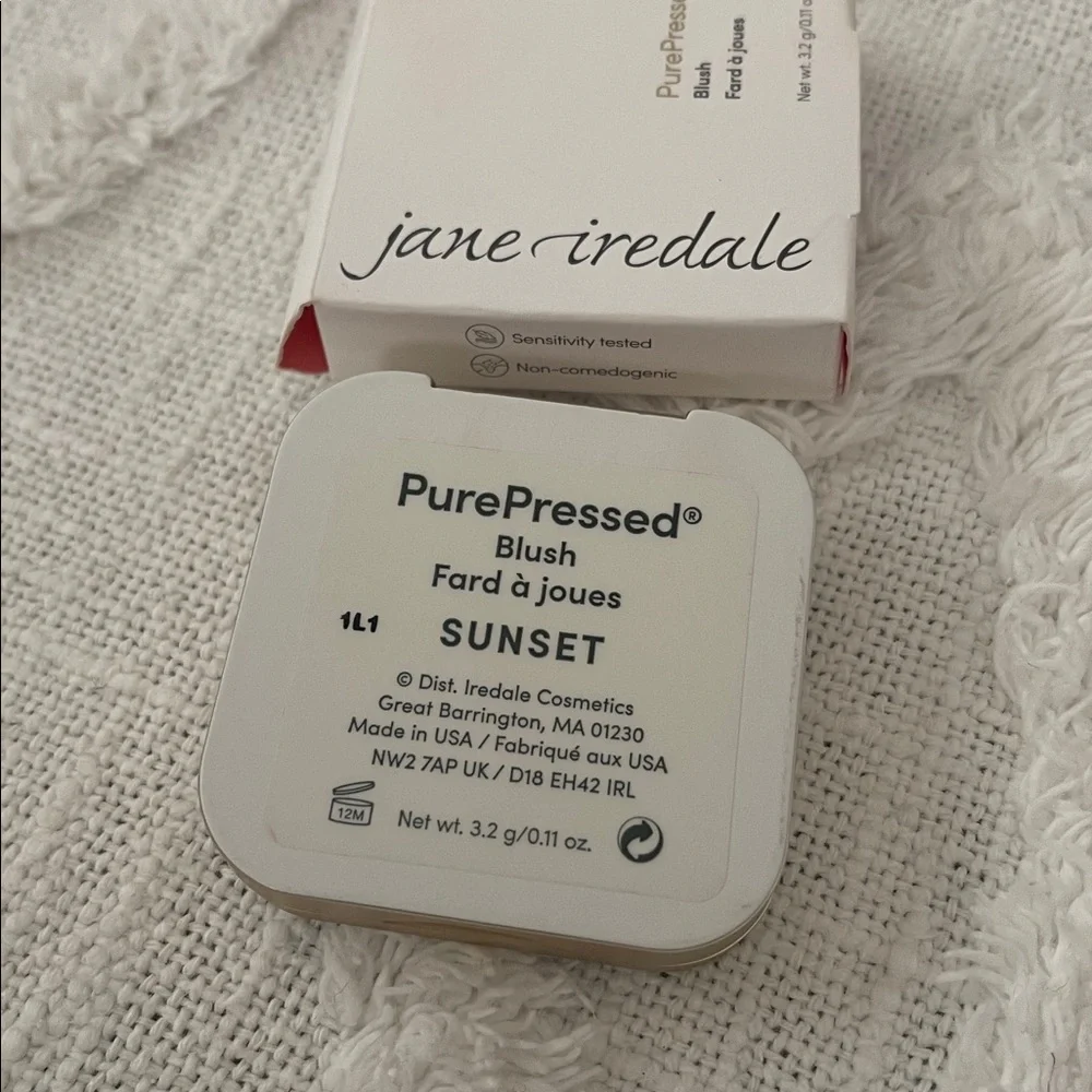 Jane Iredale blush in SUNSET
